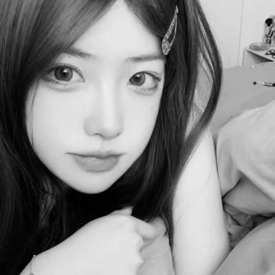 高级头像女氛围感黑白97张