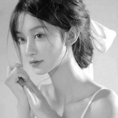 高级头像女氛围感黑白97张