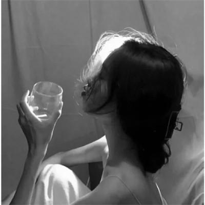 高级头像女氛围感黑白97张