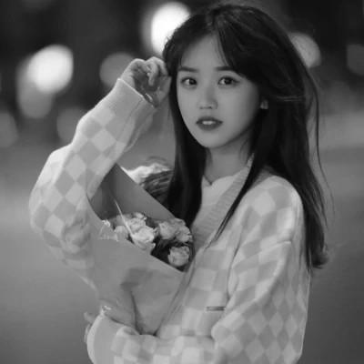 高级头像女氛围感黑白97张