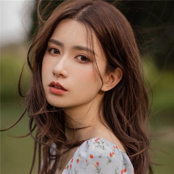 清纯写真户外照片女生头像