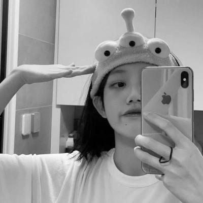 高级头像女氛围感黑白97张