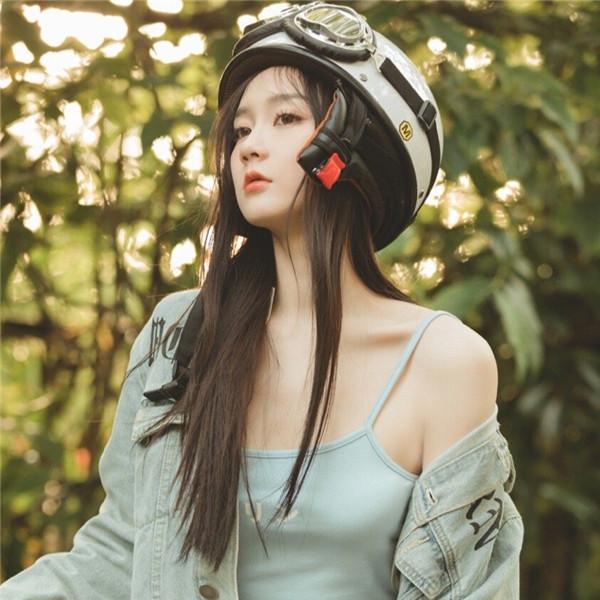 清纯机车摄影女生头像图片