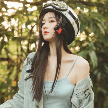 清纯机车摄影女生头像图片