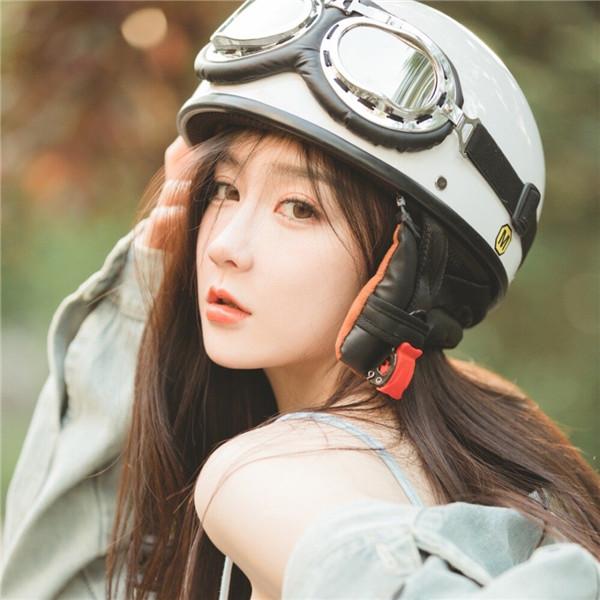 清纯机车摄影女生头像图片