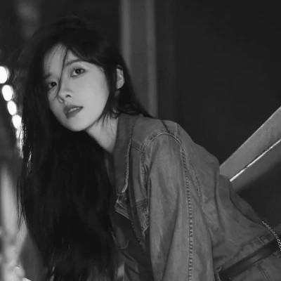 高级头像女氛围感黑白97张