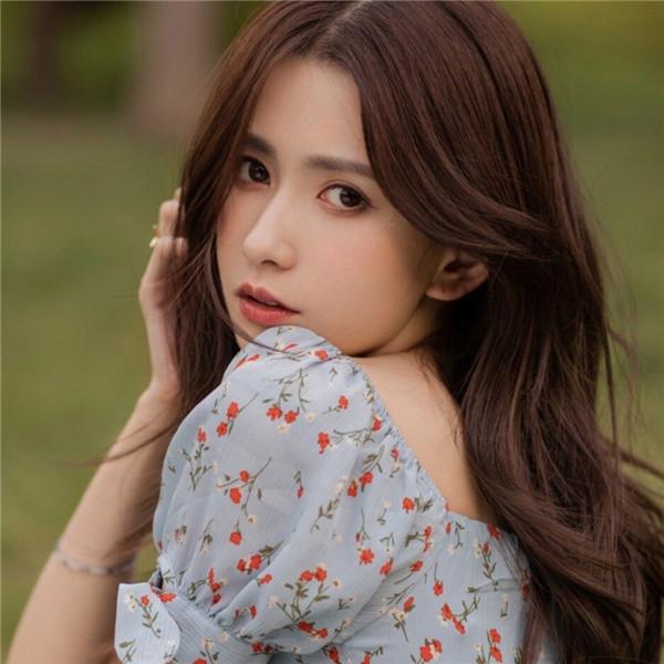 清纯写真户外照片女生头像