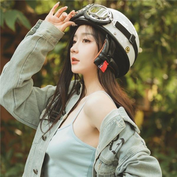 清纯机车摄影女生头像图片