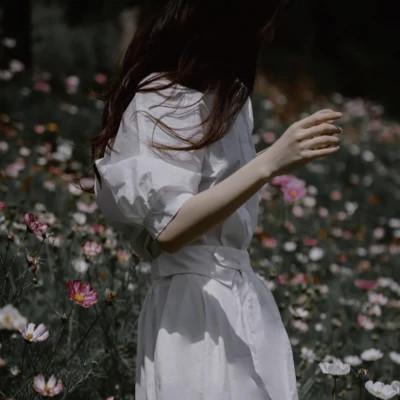 自由而浪漫的氛围感女头图片60张，女神芳华，自在飘逸