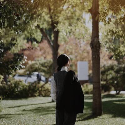 自由而浪漫的氛围感女头图片60张，女神芳华，自在飘逸