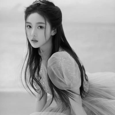 黑白好看女生头像69张