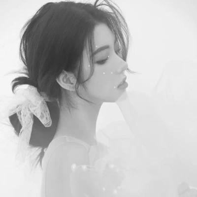 黑白好看女生头像69张
