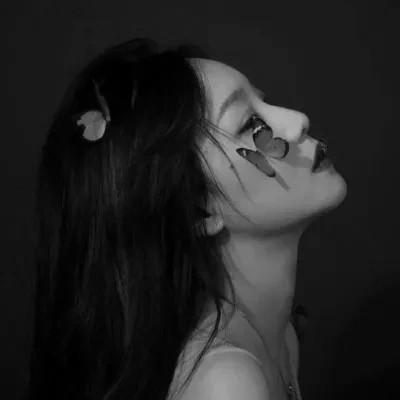黑白好看女生头像69张