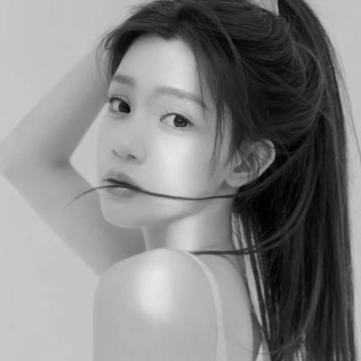 黑白好看女生头像69张