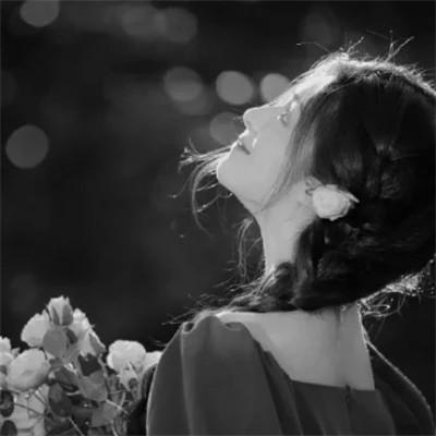 黑白好看女生头像69张
