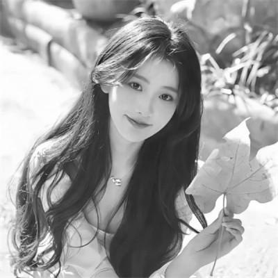 黑白好看女生头像69张