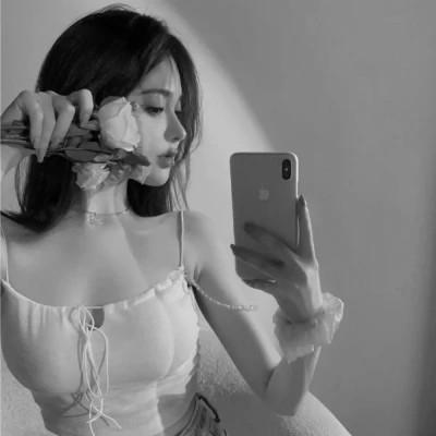 黑白好看女生头像69张
