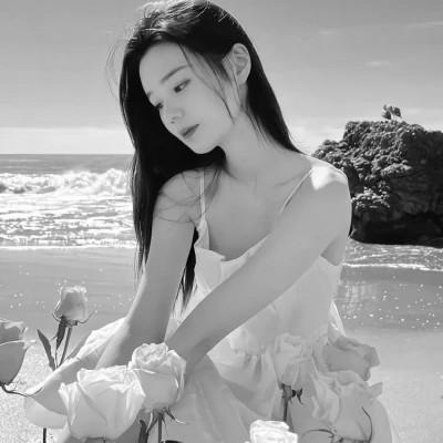 黑白好看女生头像69张
