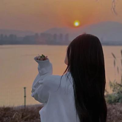 迷人背影女生头像图片，忍不住心动