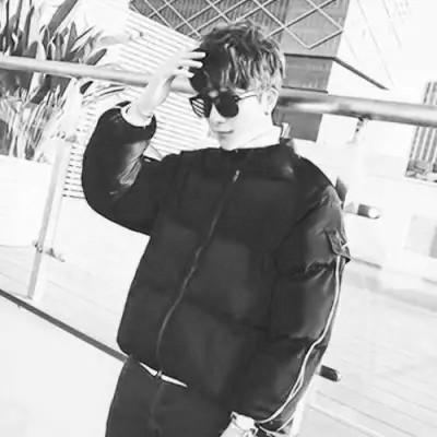 黑白酷情头 一男一女不显眼的甜酷情头黑白图片