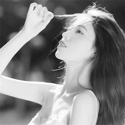 黑白好看女生头像69张