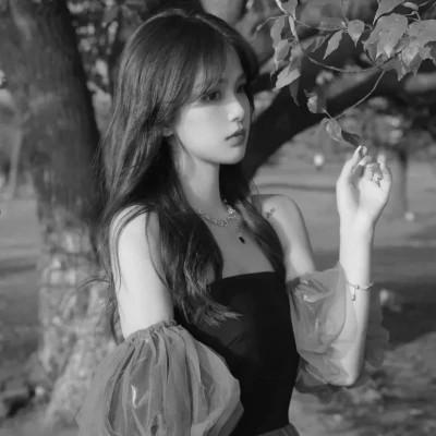 黑白好看女生头像69张