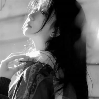 黑白好看女生头像69张