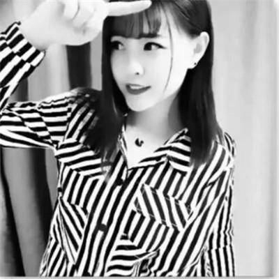 黑白酷情头 一男一女不显眼的甜酷情头黑白图片