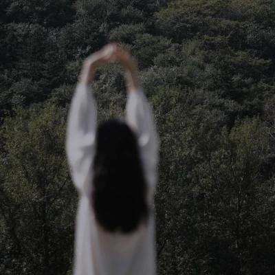 自由而浪漫的氛围感女头图片60张，女神芳华，自在飘逸