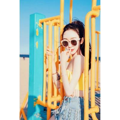 白边女头像