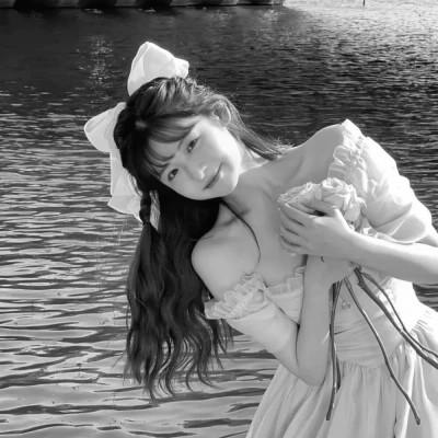 黑白气质美女头像图片大全124张