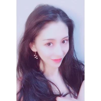 白边女头像
