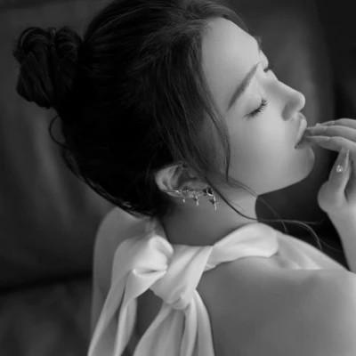 黑白气质美女头像图片大全124张