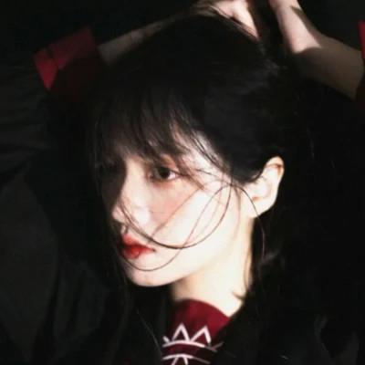 青春少年感十足的女生头像