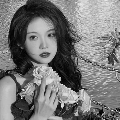 黑白气质美女头像图片大全124张