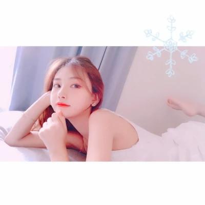 白边女头像