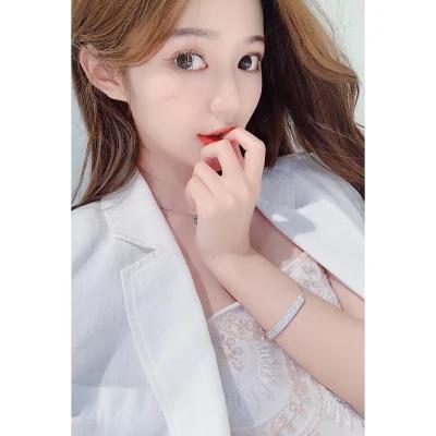 白边女头像