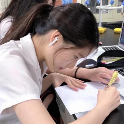 青春少年感十足的女生头像