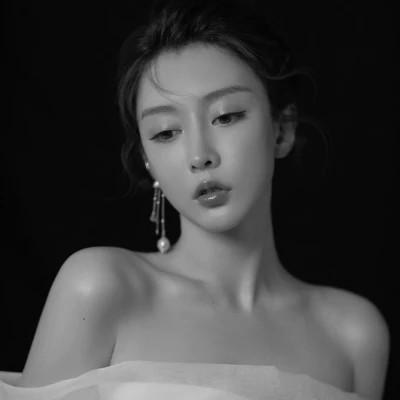 黑白气质美女头像图片大全124张