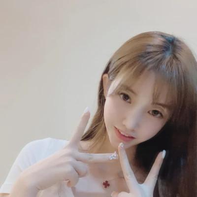 青春少年感十足的女生头像