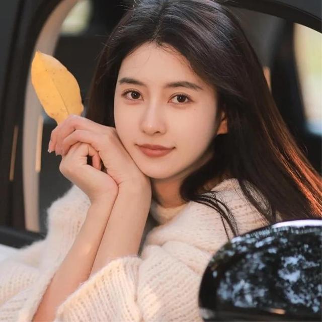车窗边长发女神头像图片