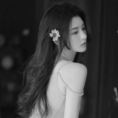 黑白气质美女头像图片大全124张