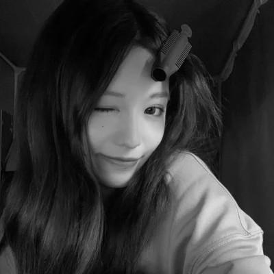 2023女生头像黑白真人最新