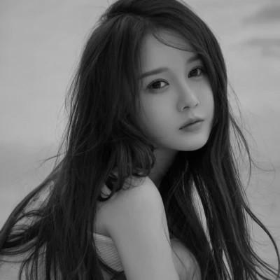 2023女生头像黑白真人最新