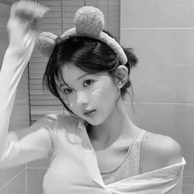 2023女生头像黑白真人最新