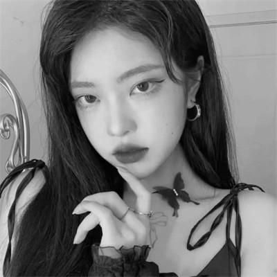 2023女生头像黑白真人最新