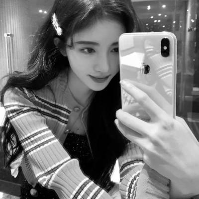 2023女生头像黑白真人最新