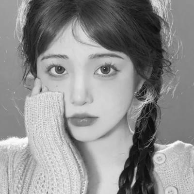 2023女生头像黑白真人最新