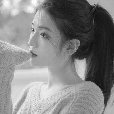 2023女生头像黑白真人最新