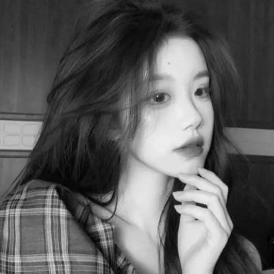2023女生头像黑白真人最新